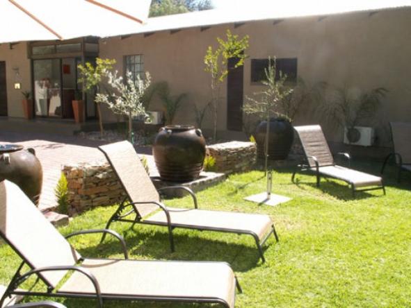 Elegant Guesthouse - sun loungers on lawn